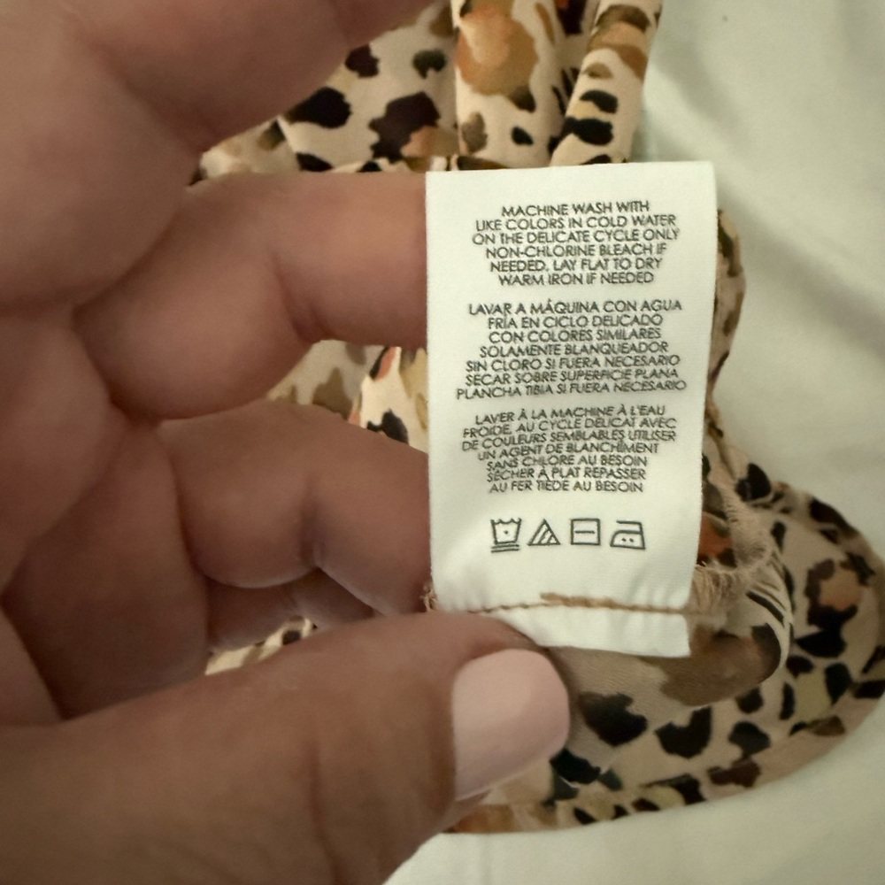 🧡 CAbi Leopard Print Top - Picture 3 of 9